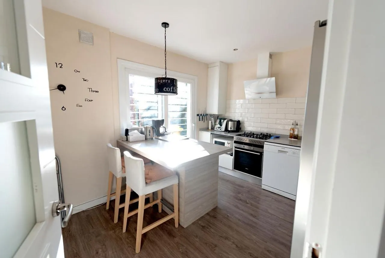 Homestay Habitaciones Privadas En Mi Acogedor Chalet - Private Rooms Madrid